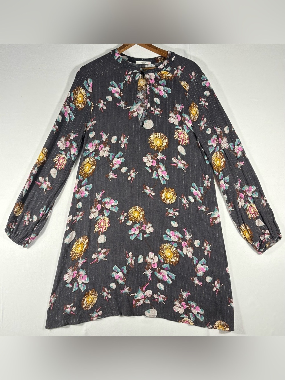 Le Lis Women’s L Dark Gray Pinstripe Floral Button-Neck Long Sleeve Tunic